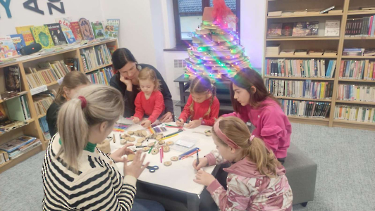 Literárny vianočný stromček v Mestskej knižnici - kreatívny workshop pre deti [03.12.2024]