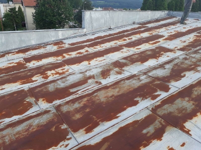 Dom smútku - maľovanie strechy [20.08.2017]