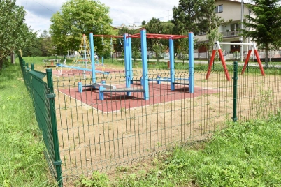 Osadzovanie bezpečnostných dopadových plôch - detské ihrisko Dreľuš [29.07.2020]