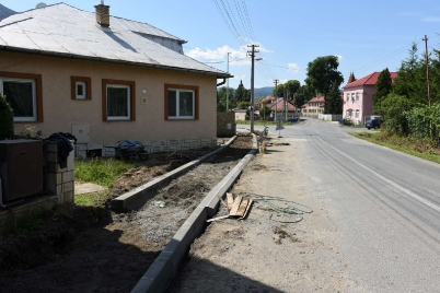 Rekonštrukcia chodníka a elektrického vedenia na ulici Vajanského a Partizánskej [16.09.2020]
