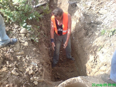 Oprava kanalizačnej prípojky na ul. Včelná po havarijnej situácii, ktorá trvala viac ako 15r [26.07.2010]