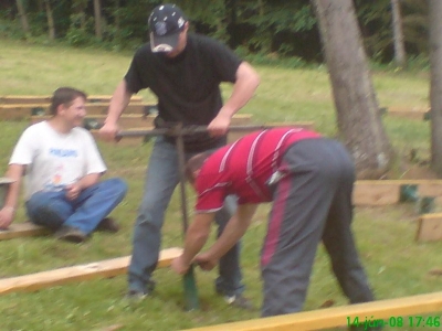 Osadenie nových lavičiek pred amfiteátrom Zahurou [14.06.2008]