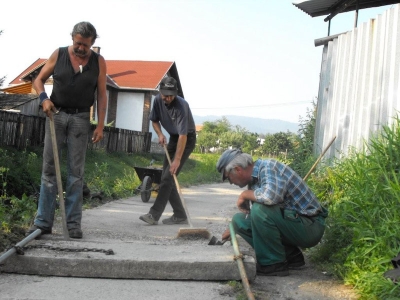 Vyrovnanie panelov (chodník pri Žehrici) [26.07.2010]